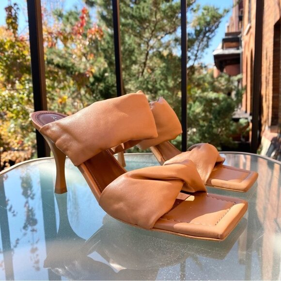 New Free People Alohas Natasha Puffy Mule Heel Sandals Leather in Camel Brown - Picture 13 of 15